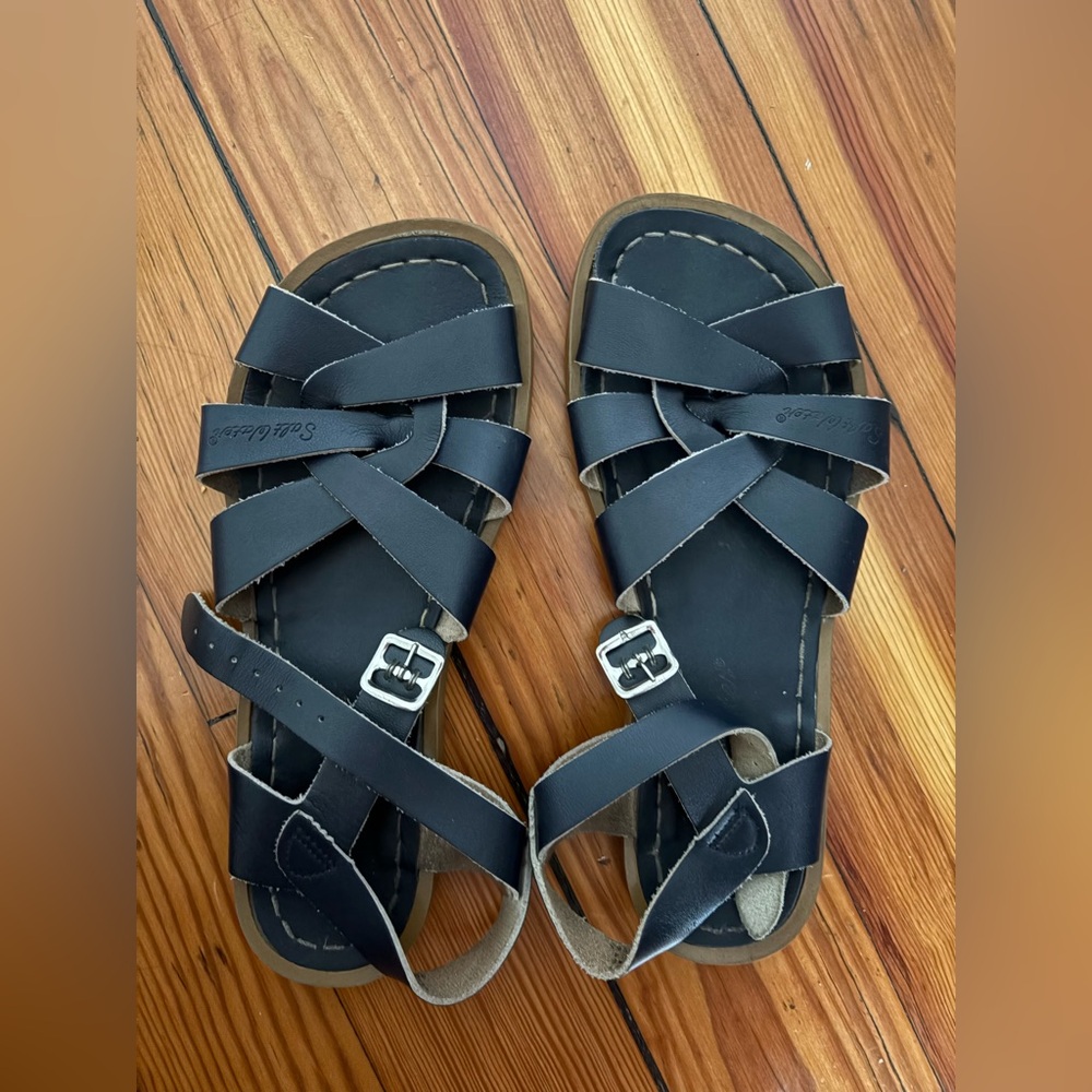 [SALTWATER SANDALS] Navy Sandals